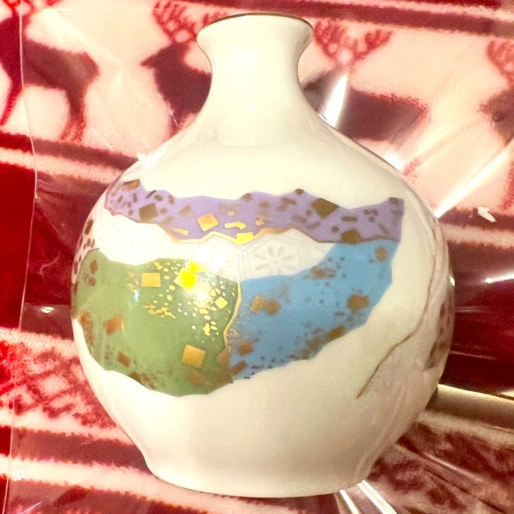 NWOB Japanese Sake Pottery  Chigiri-E Bottle wavy patterned Arita -yaki yunomi